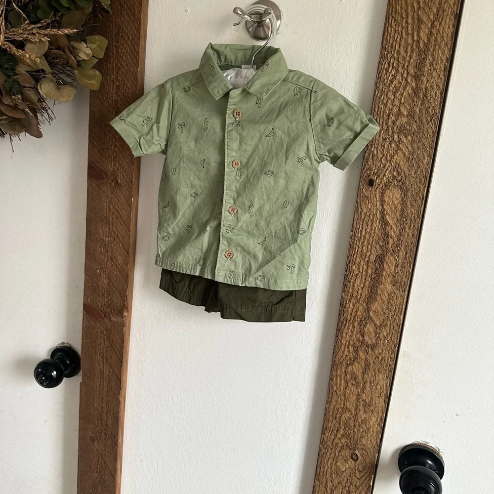 Carter’s Button Up & Shorts Set 9 Month Baby Boy  Euc  Bin 16